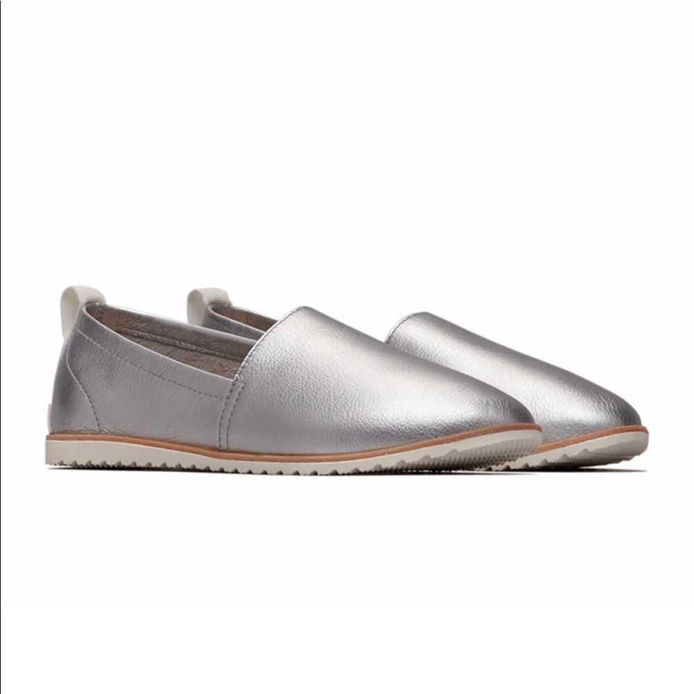 BNWT SOREL Ella SlipOn in Pure Silver Sz7